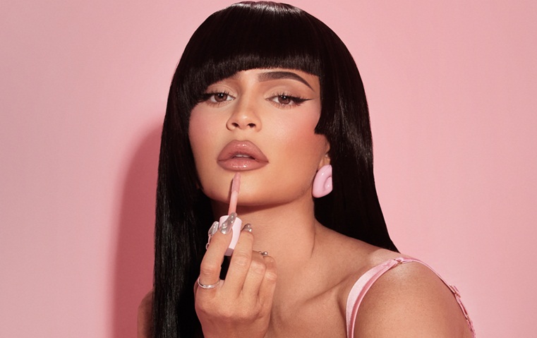 كايلي جينير تطالب باستعادة علامتها Kylie Cosmetics